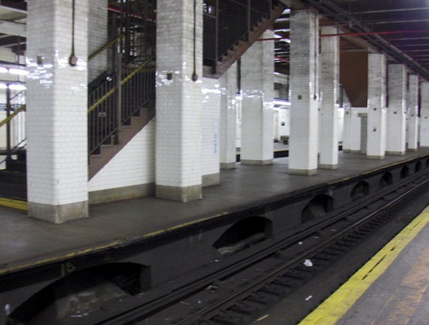 somebody-bmt-disused center platform