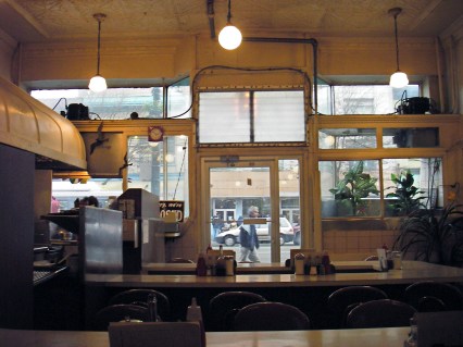 elf-coffee-seafood interior